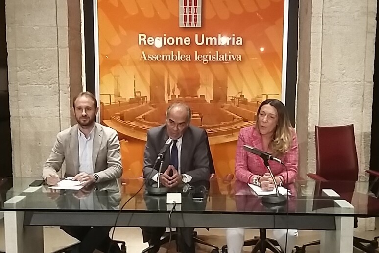 - RIPRODUZIONE RISERVATA