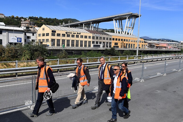 - RIPRODUZIONE RISERVATA