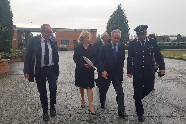 - RIPRODUZIONE RISERVATA