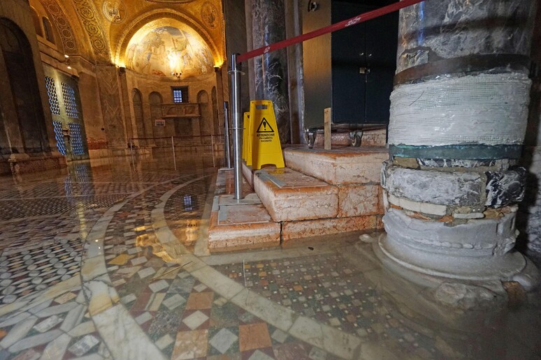 - RIPRODUZIONE RISERVATA