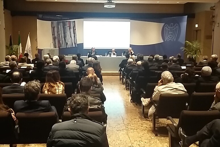- RIPRODUZIONE RISERVATA