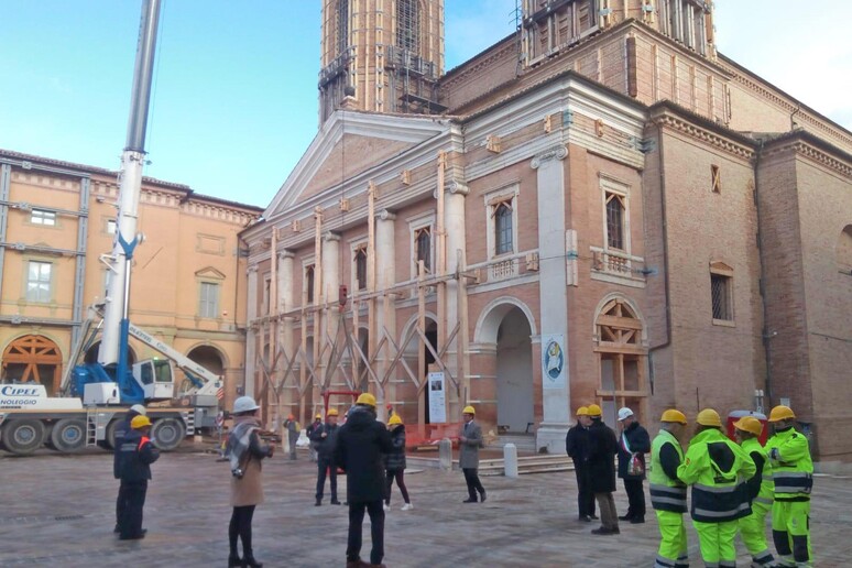 - RIPRODUZIONE RISERVATA