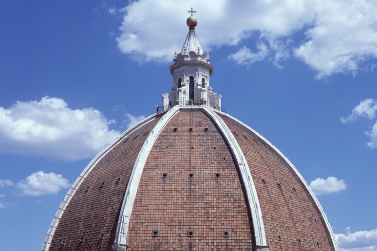 - RIPRODUZIONE RISERVATA