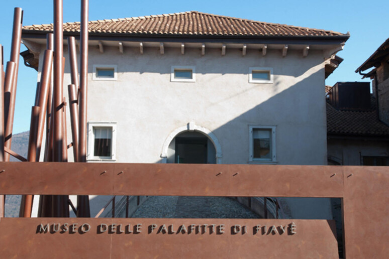 - RIPRODUZIONE RISERVATA