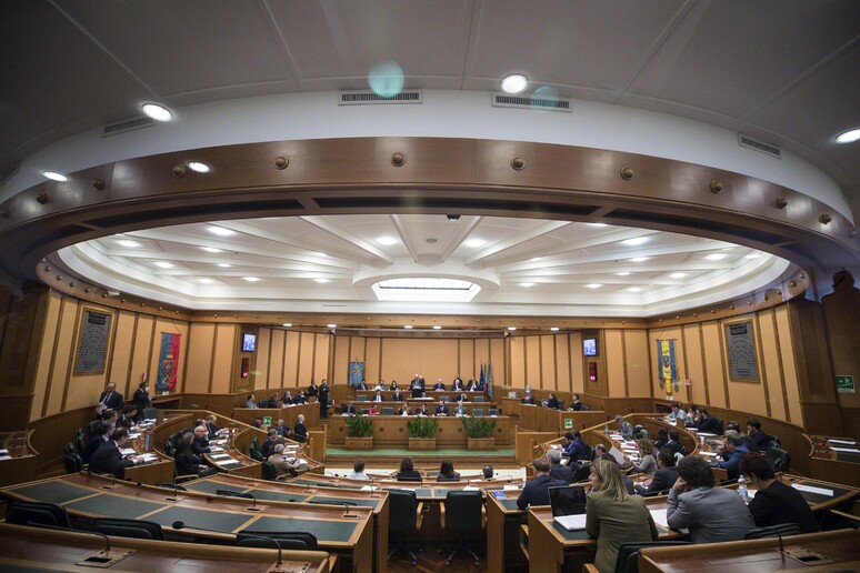 - RIPRODUZIONE RISERVATA