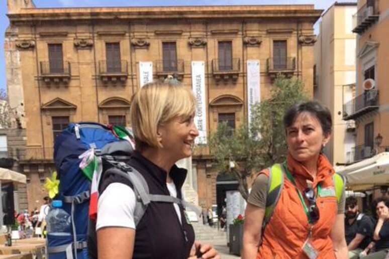 La guida Vienna Cammarota che ha percorso 2700 chilometri a piedi - RIPRODUZIONE RISERVATA