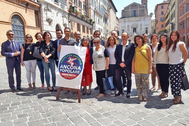- RIPRODUZIONE RISERVATA