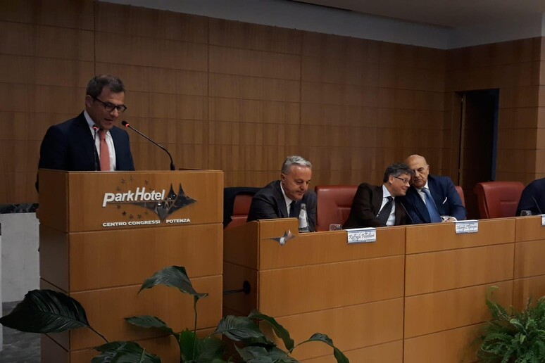 - RIPRODUZIONE RISERVATA