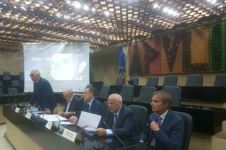 - RIPRODUZIONE RISERVATA