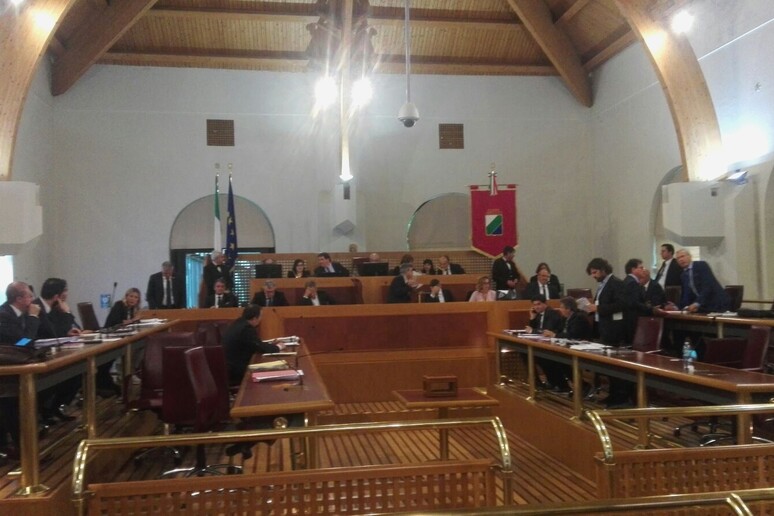 - RIPRODUZIONE RISERVATA