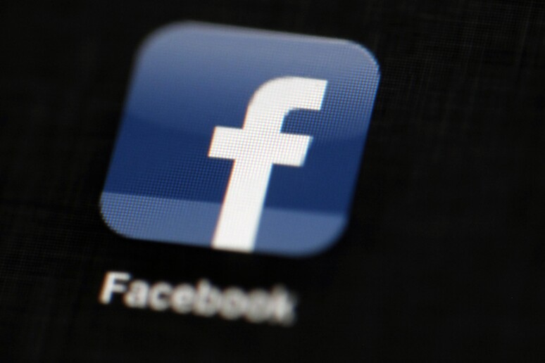 Algoritmo previene fake news su Facebook © ANSA/AP