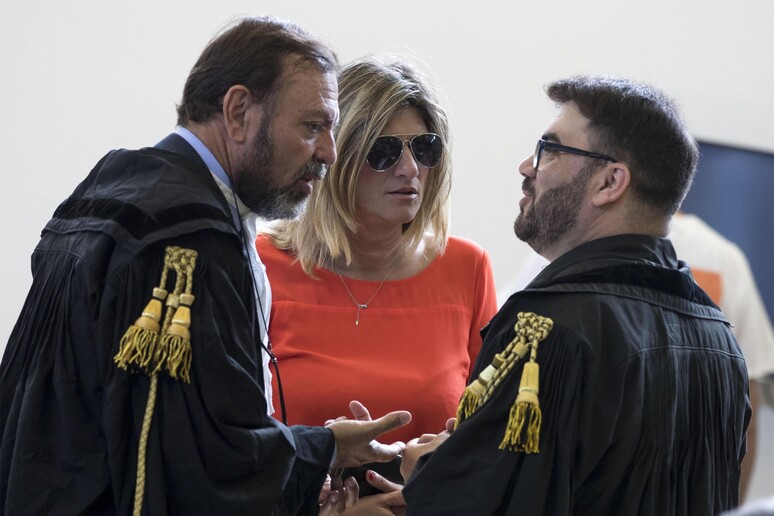 - RIPRODUZIONE RISERVATA