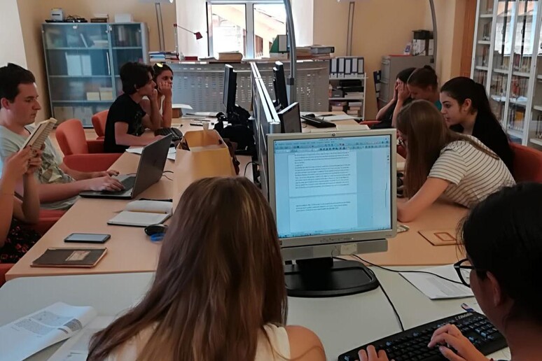 - RIPRODUZIONE RISERVATA