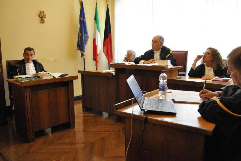 - RIPRODUZIONE RISERVATA