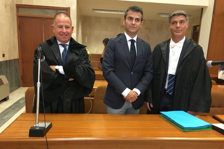 - RIPRODUZIONE RISERVATA