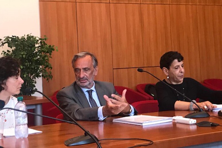 - RIPRODUZIONE RISERVATA