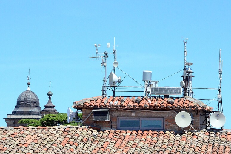 - RIPRODUZIONE RISERVATA