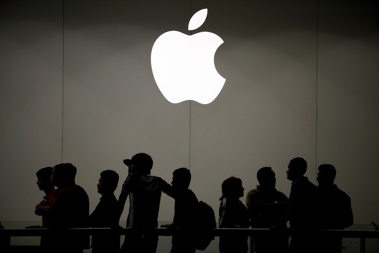 Pieno di utili e ricavi, Apple corre verso 1.000 miliardi di valore © ANSA/EPA