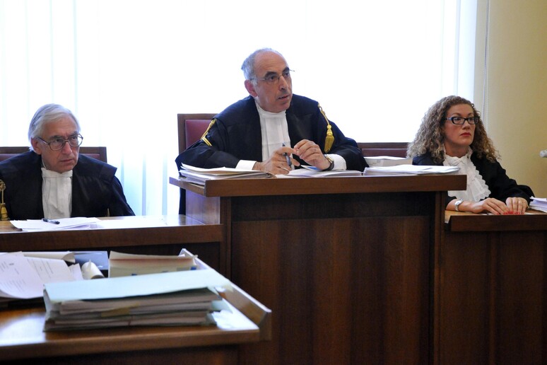 - RIPRODUZIONE RISERVATA
