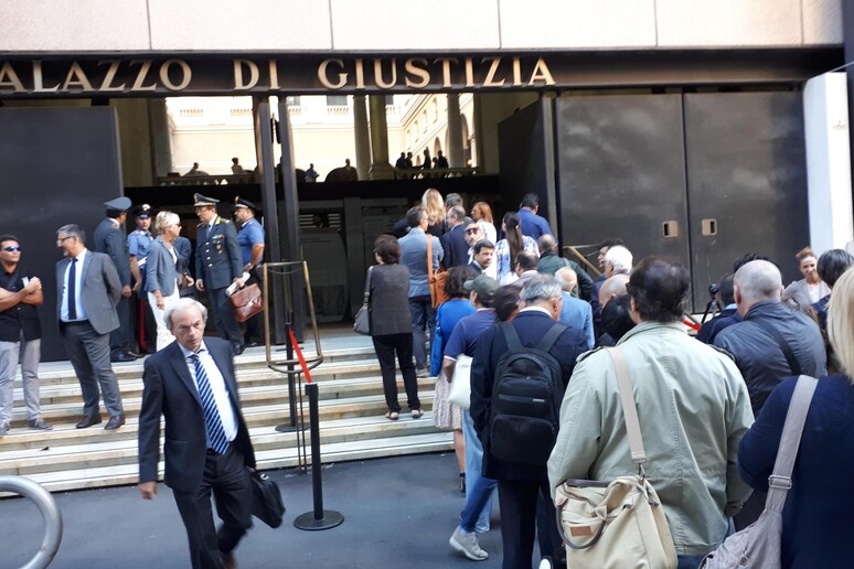 - RIPRODUZIONE RISERVATA