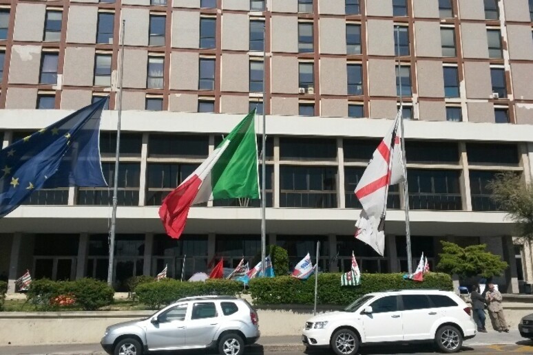 - RIPRODUZIONE RISERVATA