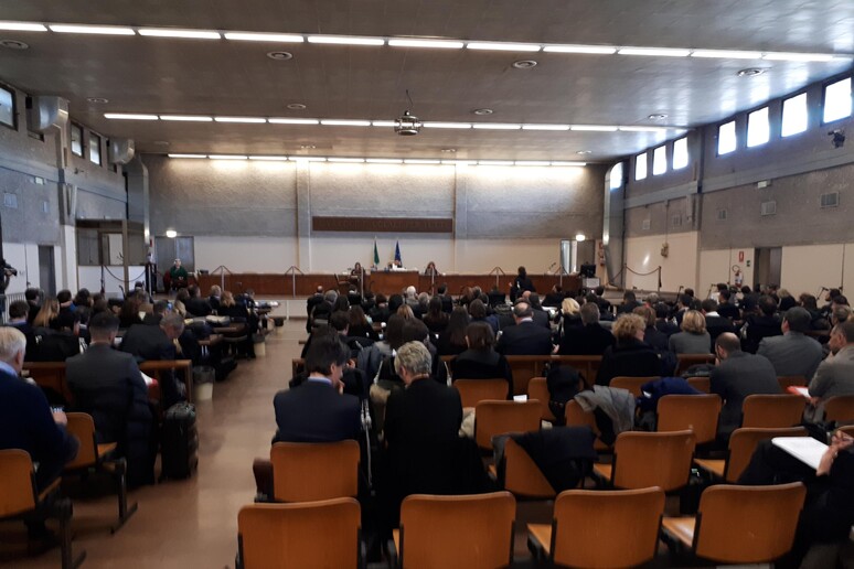 - RIPRODUZIONE RISERVATA