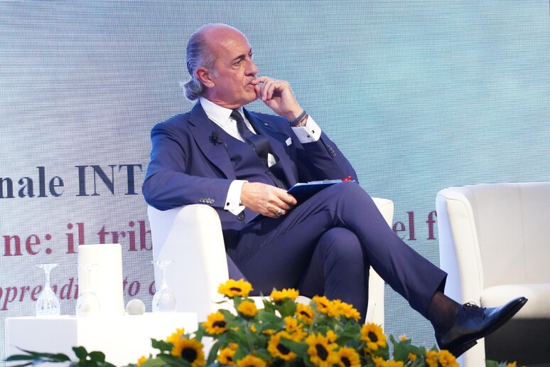 - RIPRODUZIONE RISERVATA