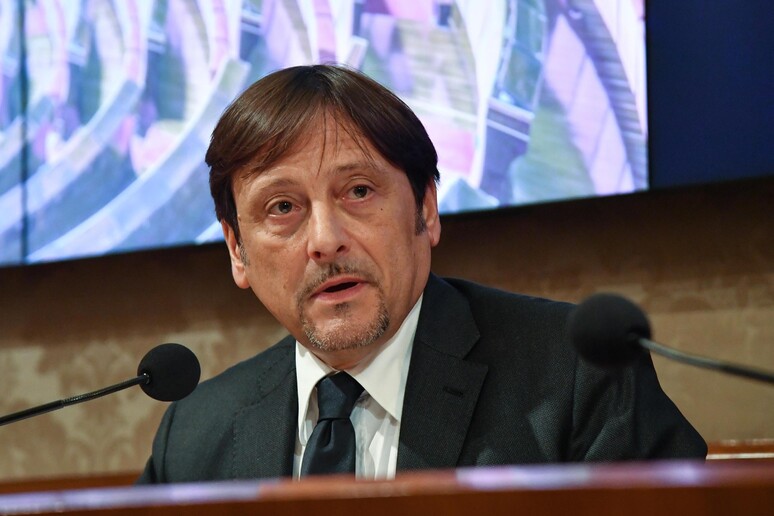 - RIPRODUZIONE RISERVATA