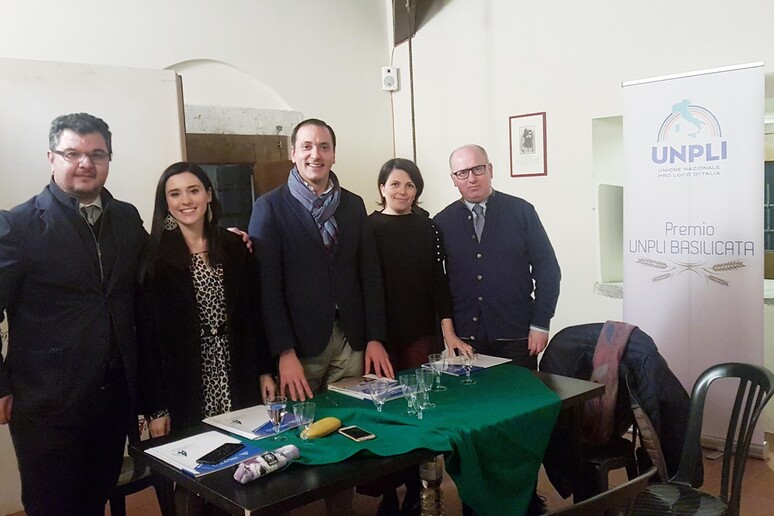 - RIPRODUZIONE RISERVATA