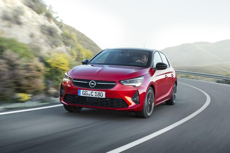 Corsa, ecco sesta generazione: pi leggera, anche elettrica - RIPRODUZIONE RISERVATA