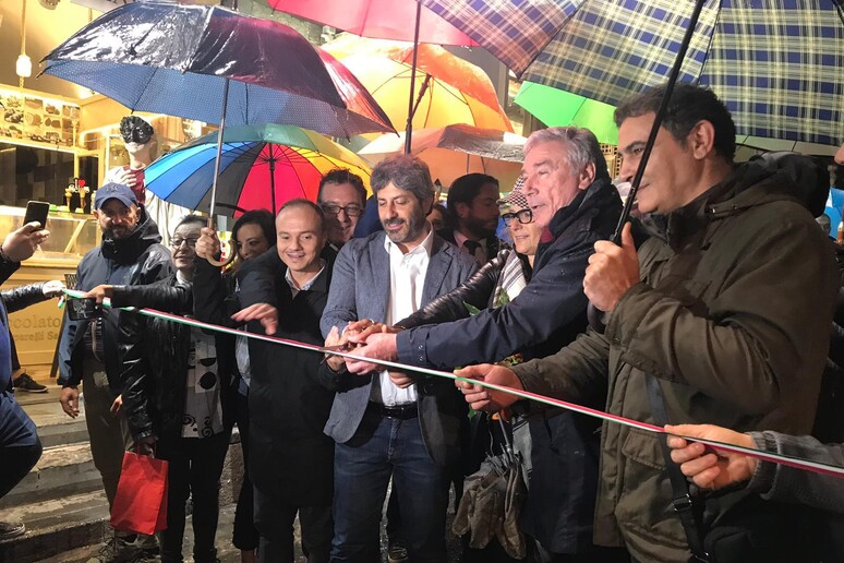 - RIPRODUZIONE RISERVATA
