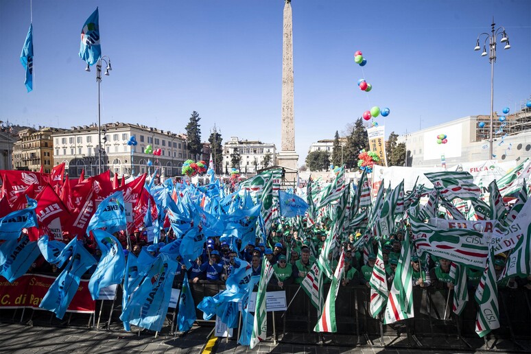 - RIPRODUZIONE RISERVATA