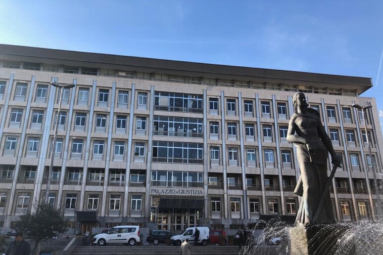 - RIPRODUZIONE RISERVATA