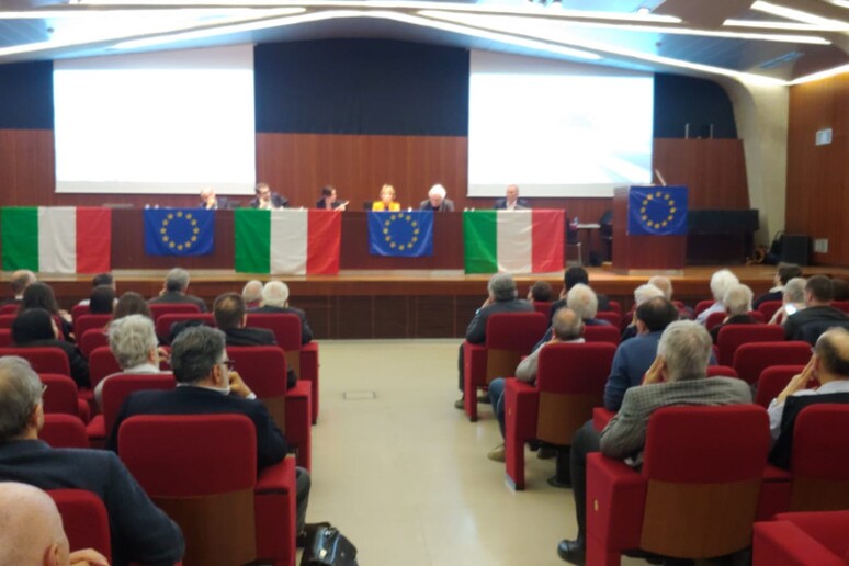 - RIPRODUZIONE RISERVATA