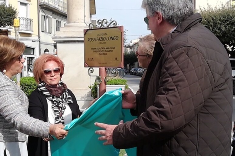- RIPRODUZIONE RISERVATA