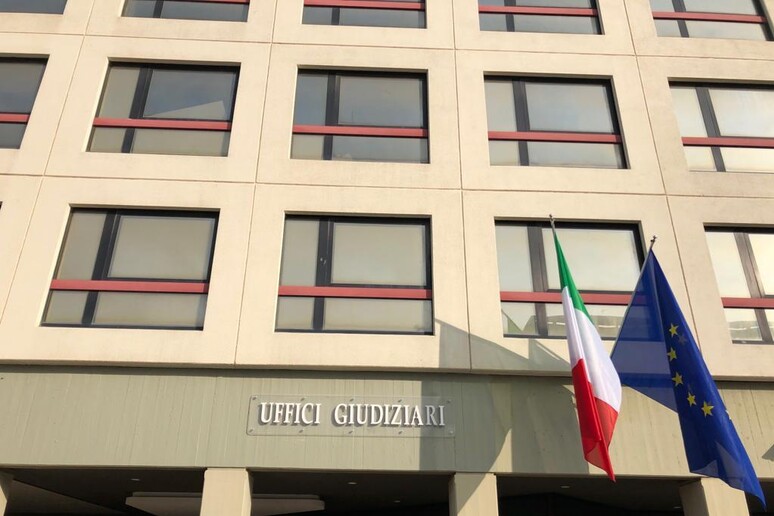- RIPRODUZIONE RISERVATA