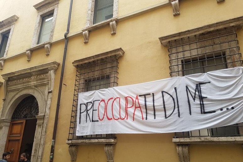- RIPRODUZIONE RISERVATA