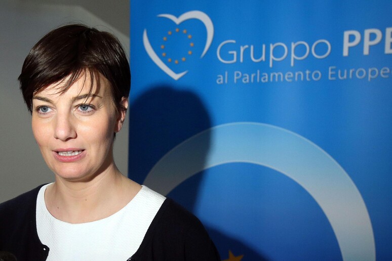 - RIPRODUZIONE RISERVATA