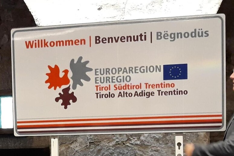 - RIPRODUZIONE RISERVATA
