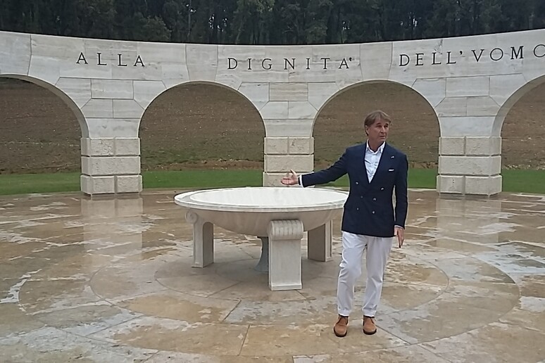 - RIPRODUZIONE RISERVATA