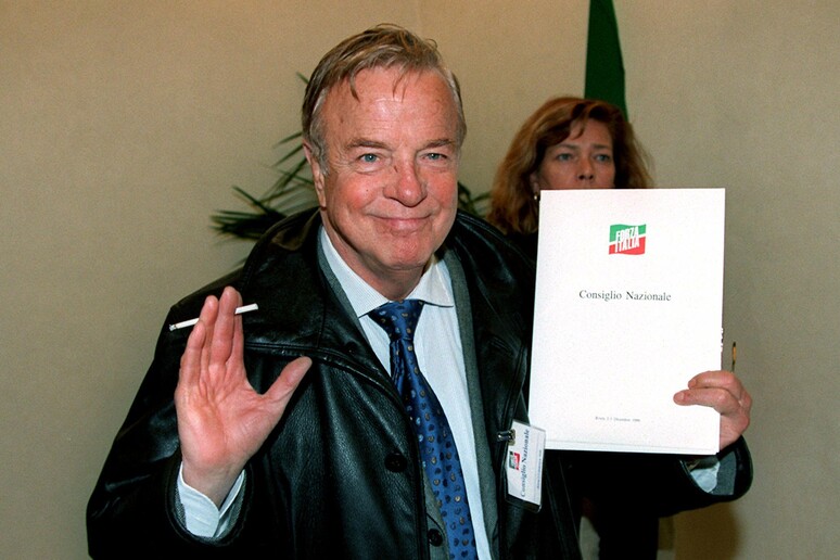 Franco Zeffirelli in una foto da 'rchivio del 2 dicembre 1996 - RIPRODUZIONE RISERVATA