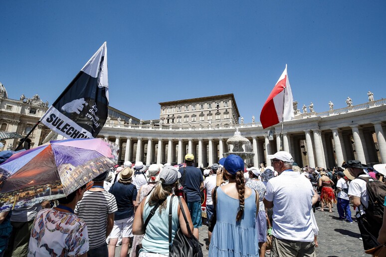 - RIPRODUZIONE RISERVATA