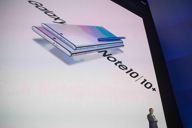 Samsung vola © ANSA/AP