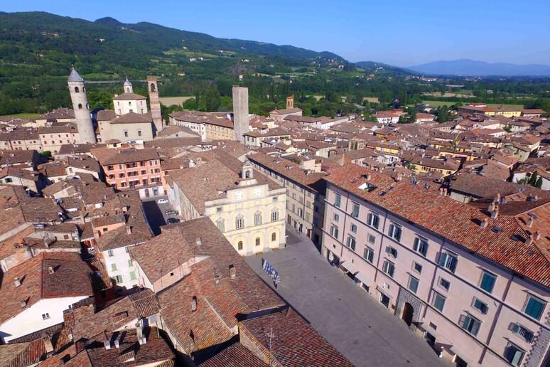 - RIPRODUZIONE RISERVATA