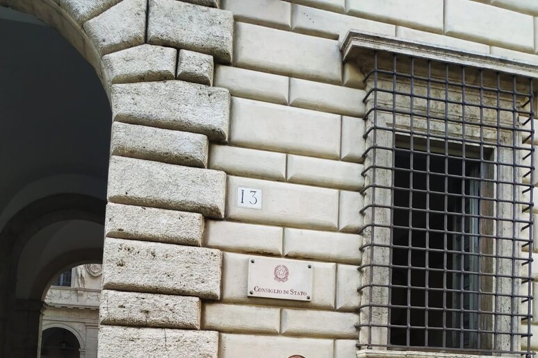 - RIPRODUZIONE RISERVATA