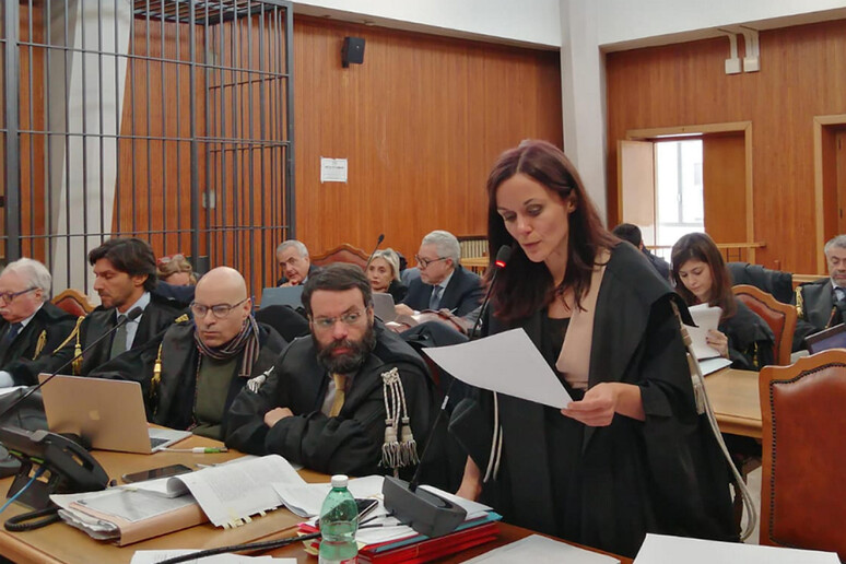 - RIPRODUZIONE RISERVATA