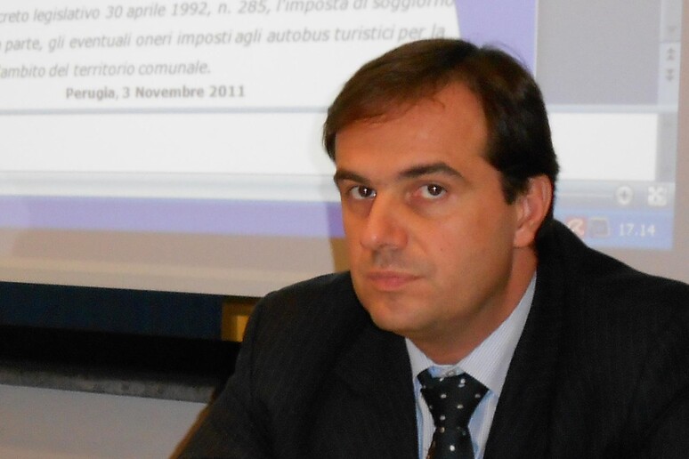 - RIPRODUZIONE RISERVATA