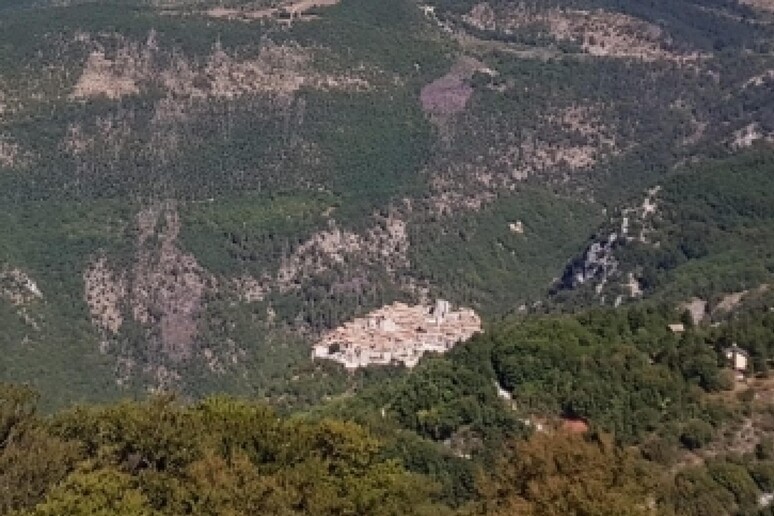 - RIPRODUZIONE RISERVATA