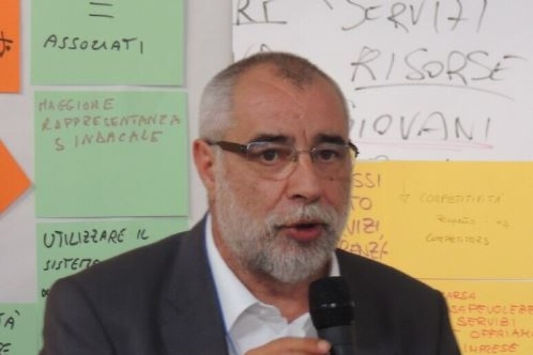 - RIPRODUZIONE RISERVATA