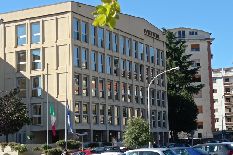 - RIPRODUZIONE RISERVATA